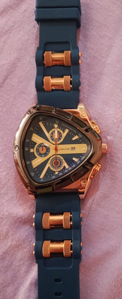 Reloj triangular